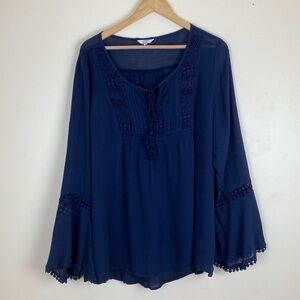 Crown and Ivy Woman’s size L Blouse Navy Flutter Sleeve NWT